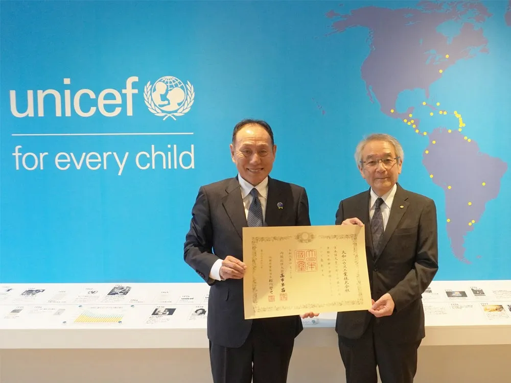 大和ハウス工業、ウクライナの孤児受け入れ里親家族への住宅寄付で紺綬褒章を受章