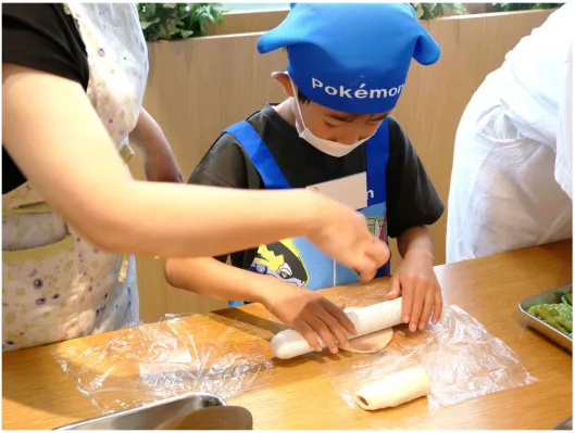 クリナップが「夏休み親子料理教室」に協力、キッチンタウン・東京でパンづくり体験を実施