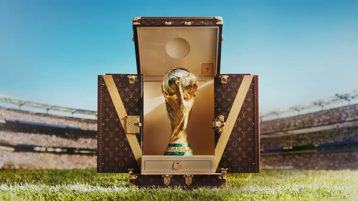 ルイ・ヴィトン、FIFAワールドカップ2026™のオフィシャル・サプライヤーとして特注トロフィー・トランクを製作